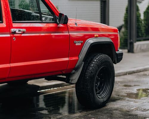 old-car-travel-red