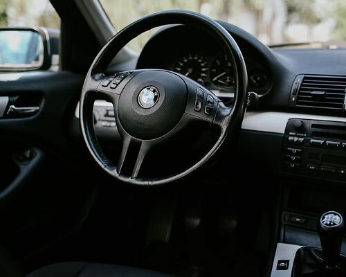 interior-car-black-bmw