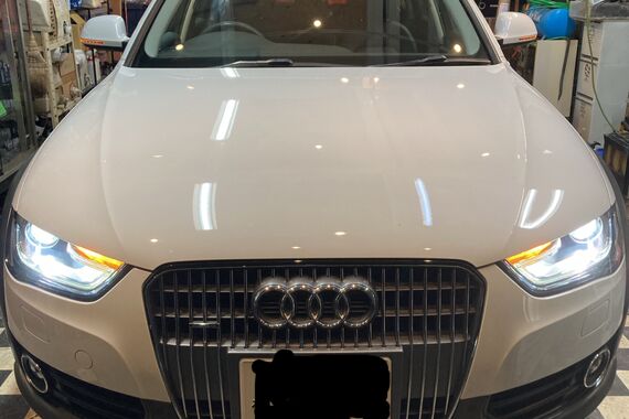 アウディ　A4 入庫