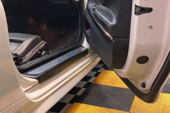 ドア内側、給油口内までコーティング