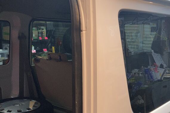 リヤゲート内側